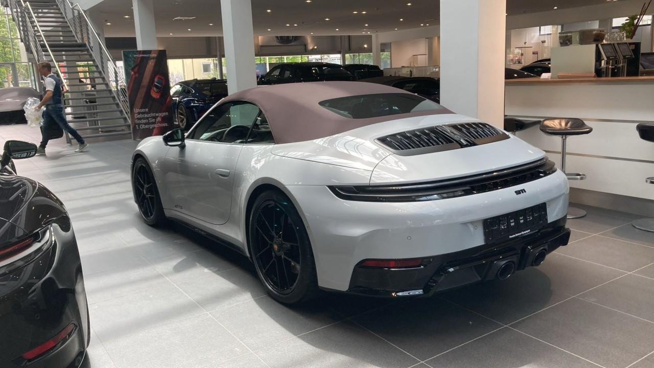 Porsche 992 Carrera 4 GTS — photo 2